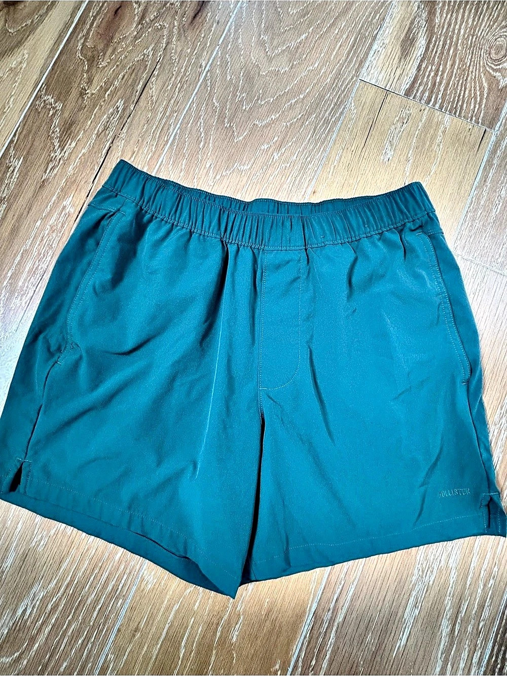 Hollister Athletic hybrid 5” Shorts pine needle green Size Medium Like New
